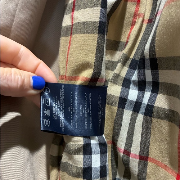 Burberry Beige Trench Coat with Check Lining - Picture 6 of 11